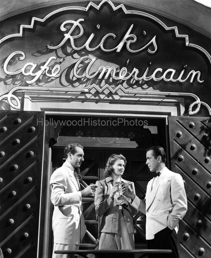 Humphrey Bogart 1942 8 Bergman Henreid Ricks Cafe WM.jpg